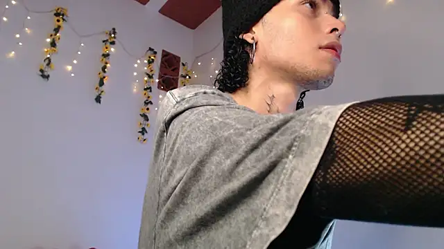 Snapshot of seven7xis chatting on 03-12-25, 04:51 seven7xis online show from 03-12-25, 04:51