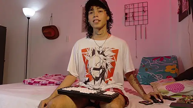 Snapshot of seven7xis chatting on 02-05-26, 01:23 seven7xis online show from 02-05-26, 01:23