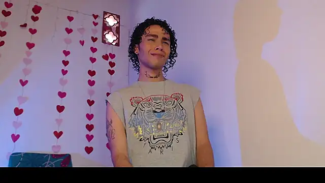 Snapshot of seven7xis chatting on 02-10-25, 09:04 seven7xis online show from 02-10-25, 09:04