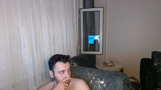 handsomeee04 online show from 07-11-26, 10:43