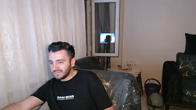 handsomeee04 online show from 07-04-26, 11:42