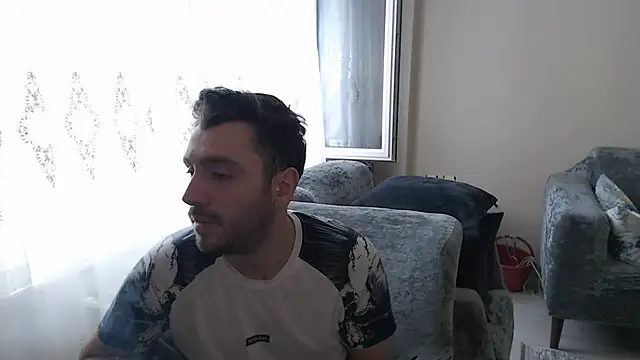 handsomeee04 online show from 05-14-26, 12:02