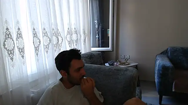 handsomeee04 online show from 06-14-26, 04:03