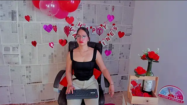 emmaTorres1 online show from 02-13-25, 03:56