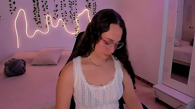 emmaTorres1 online show from 10-10-25, 02:29