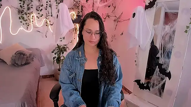 emmaTorres1 online show from 10-22-25, 03:22