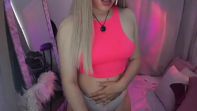 Snapshot of marianneloveee chatting on 06-15-26, 04:39 marianneloveee online show from 06-15-26, 04:39
