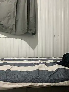 Snapshot of ekskekejejej chatting on 02-17-25, 03:33 ekskekejejej online show from 02-17-25, 03:33