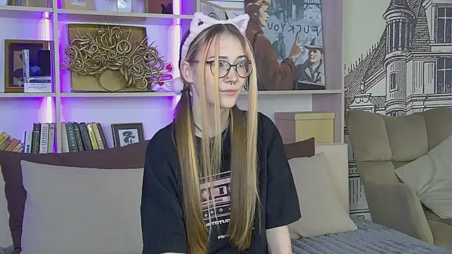 SashaMeow online show from 04-21-26, 04:35