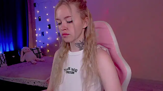 Snapshot of Naughty_Mable chatting on 07-05-26, 11:44 Naughty Mable online show from 07-05-26, 11:44