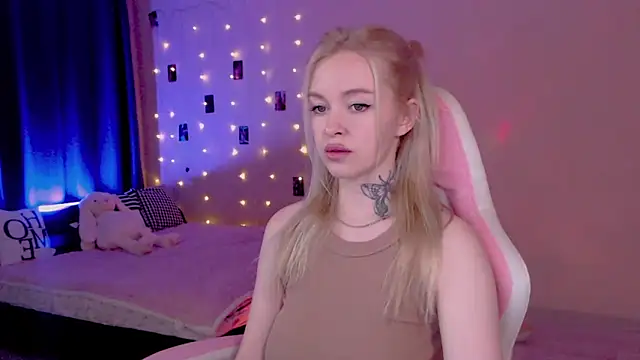 Snapshot of Naughty_Mable chatting on 06-15-26, 12:55 Naughty Mable online show from 06-15-26, 12:55