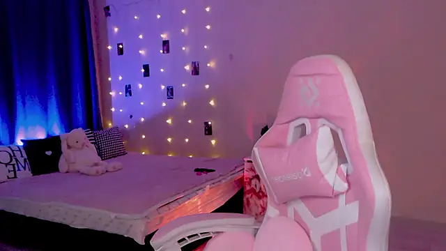 Snapshot of Naughty_Mable chatting on 06-11-26, 03:03 Naughty Mable online show from 06-11-26, 03:03