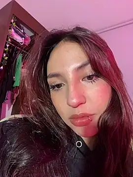 Snapshot of lauuraww chatting on 03-18-25, 04:18 lauuraww online show from 03-18-25, 04:18