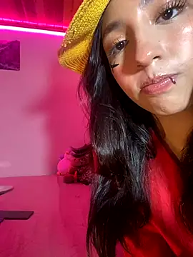 Snapshot of lauuraww chatting on 10-23-25, 01:59 lauuraww online show from 10-23-25, 01:59
