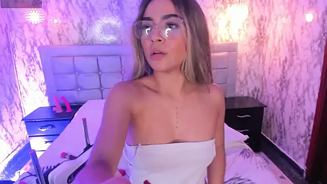 SOFIIA CRUZ  online show from 01-04-25, 01:53