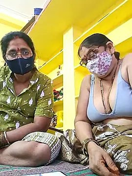 Snapshot of sivani_asha chatting on 12-18-25, 07:13 sivani asha online show from 12-18-25, 07:13