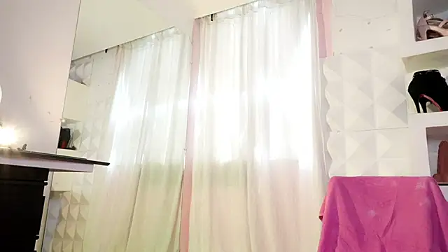 Snapshot of Mara-Bella chatting on 02-13-26, 04:51 Mara-Bella online show from 02-13-26, 04:51