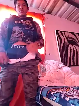 Snapshot of crazysex095 chatting on 09-21-25, 05:18 crazysex095 online show from 09-21-25, 05:18