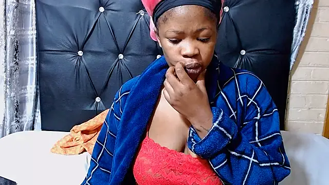 Snapshot of EROTIC_BARBIE28 chatting on 06-19-26, 02:17 EROTIC BARBIE28 online show from 06-19-26, 02:17