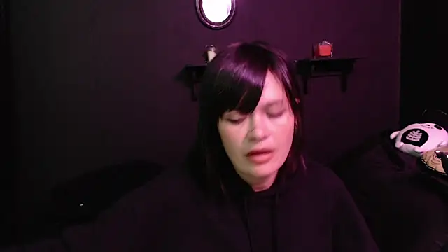 Snapshot of rousstattoo chatting on 12-18-25, 01:33 rousstattoo online show from 12-18-25, 01:33