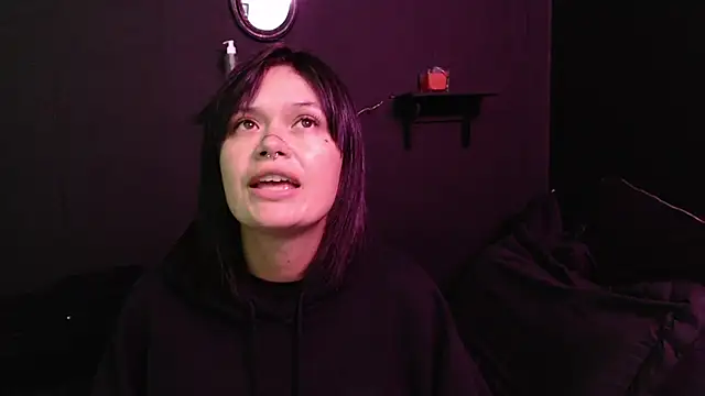 Snapshot of rousstattoo chatting on 12-19-25, 03:21 rousstattoo online show from 12-19-25, 03:21