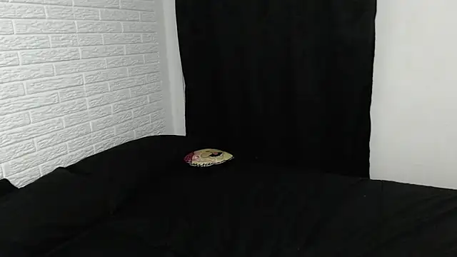 Snapshot of rousstattoo chatting on 01-04-25, 05:16 rousstattoo online show from 01-04-25, 05:16