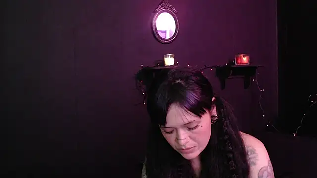 Snapshot of rousstattoo chatting on 11-11-25, 02:17 rousstattoo online show from 11-11-25, 02:17