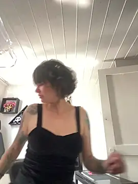 Snapshot of rousstattoo chatting on 03-01-25, 03:49 rousstattoo online show from 03-01-25, 03:49