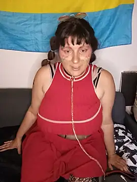 Heleneecesmecs2 online show from 06-06-26, 07:08