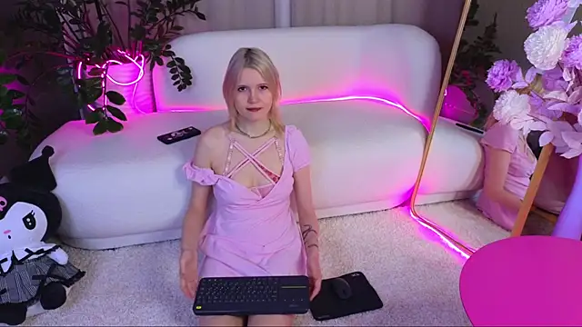 NellieLoyns online show from 03-18-25, 05:12