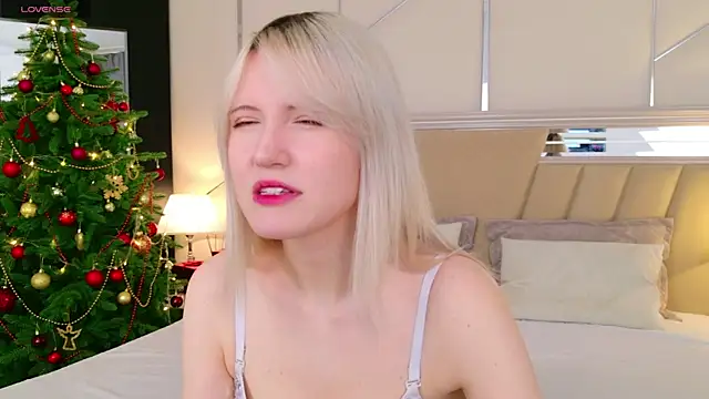 NellieLoyns online show from 11-30-25, 05:14