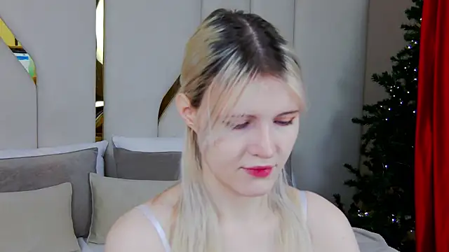 NellieLoyns online show from 12-16-25, 05:17