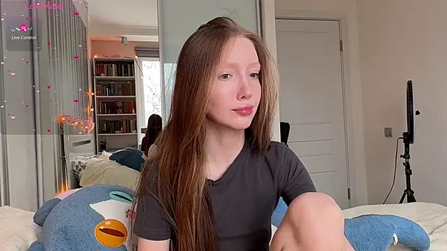 Awwwrora online show from 04-12-26, 11:24