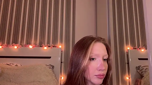 Awwwrora online show from 11-20-25, 03:45