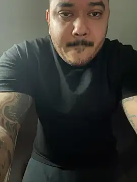 Snapshot of El_Titan1998 chatting on 02-25-25, 11:43 El Titan1998 online show from 02-25-25, 11:43