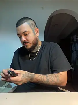 El Titan1998 online show from 12-20-25, 10:56