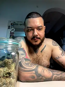 El Titan1998 online show from 12-15-25, 12:11