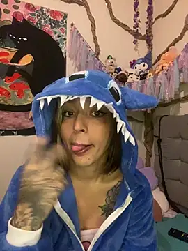 Snapshot of BlueStoneX chatting on 07-19-26, 11:07 BlueStoneX online show from 07-19-26, 11:07