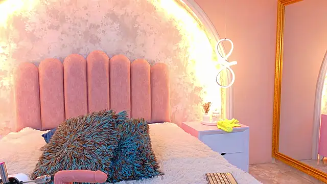 Snapshot of MiaLaurents chatting on 02-22-26, 03:42 MiaLaurents online show from 02-22-26, 03:42