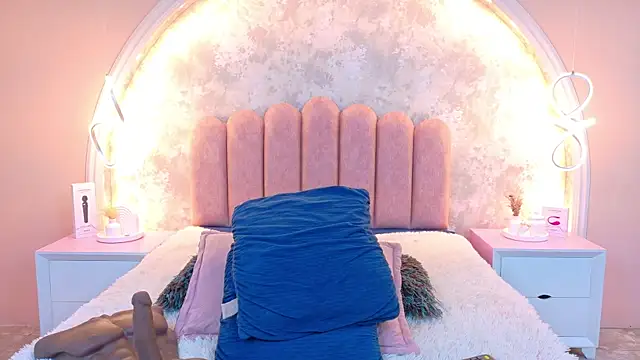 MiaLaurents online show from 01-11-26, 05:36