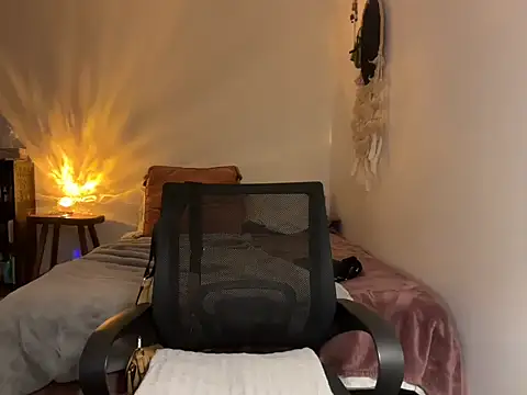 leahsparkles online show from 09-30-25, 01:44