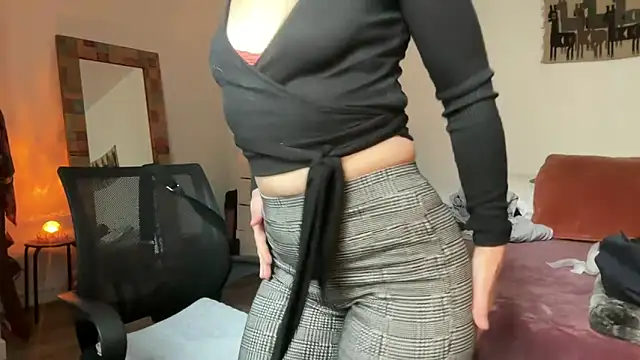 leahsparkles online show from 12-01-25, 02:18