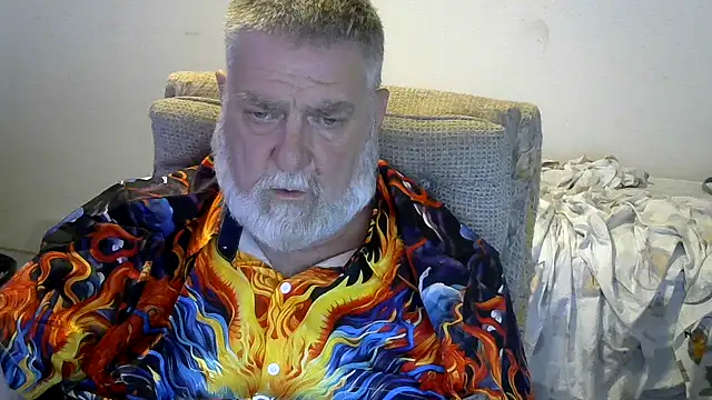 Snapshot of viejo_oso chatting on 10-18-25, 04:03 viejo oso online show from 10-18-25, 04:03