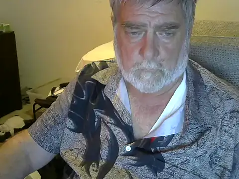 Snapshot of viejo_oso chatting on 09-19-25, 02:15 viejo oso online show from 09-19-25, 02:15