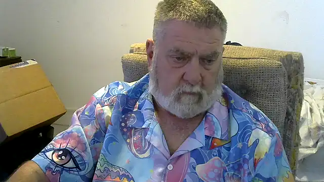 Snapshot of viejo_oso chatting on 10-19-25, 08:44 viejo oso online show from 10-19-25, 08:44