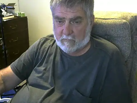 Snapshot of viejo_oso chatting on 09-15-25, 04:02 viejo oso online show from 09-15-25, 04:02
