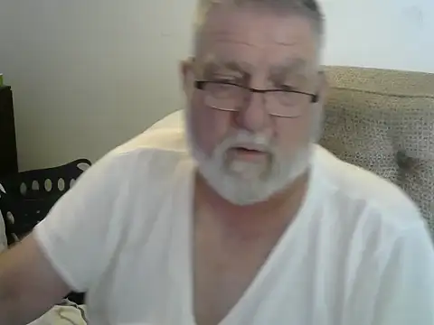 Snapshot of viejo_oso chatting on 10-04-25, 10:00 viejo oso online show from 10-04-25, 10:00