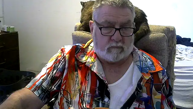 Snapshot of viejo_oso chatting on 10-25-25, 04:40 viejo oso online show from 10-25-25, 04:40