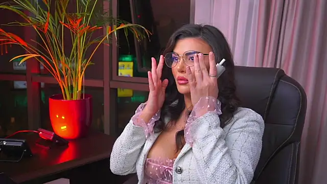 myakalifa online show from 01-31-25, 07:51