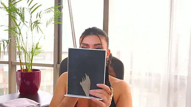 myakalifa online show from 03-15-25, 08:48